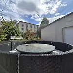Apartment Villahermosa, Un Oasis Artistique *